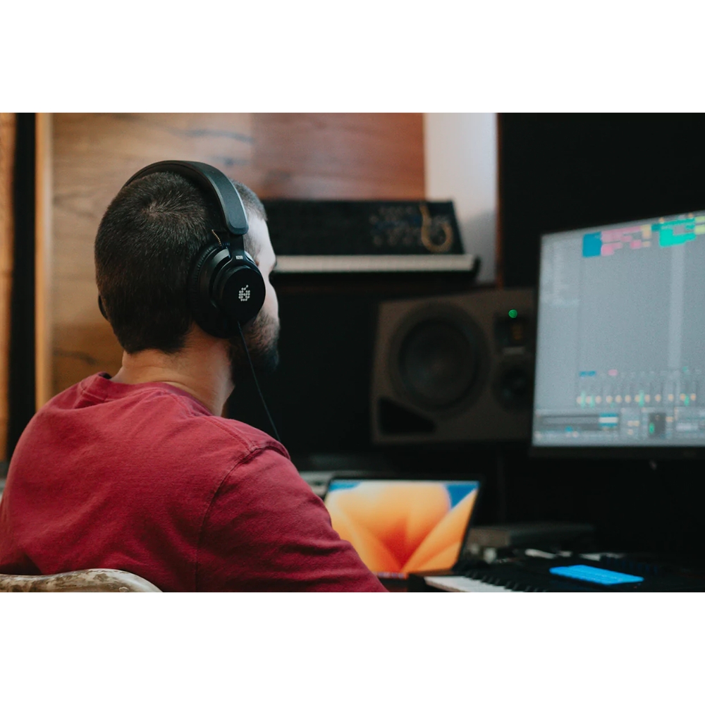 ADAM_Audio_H200_-_Closed-Back_Studio_Headphones_-_11
