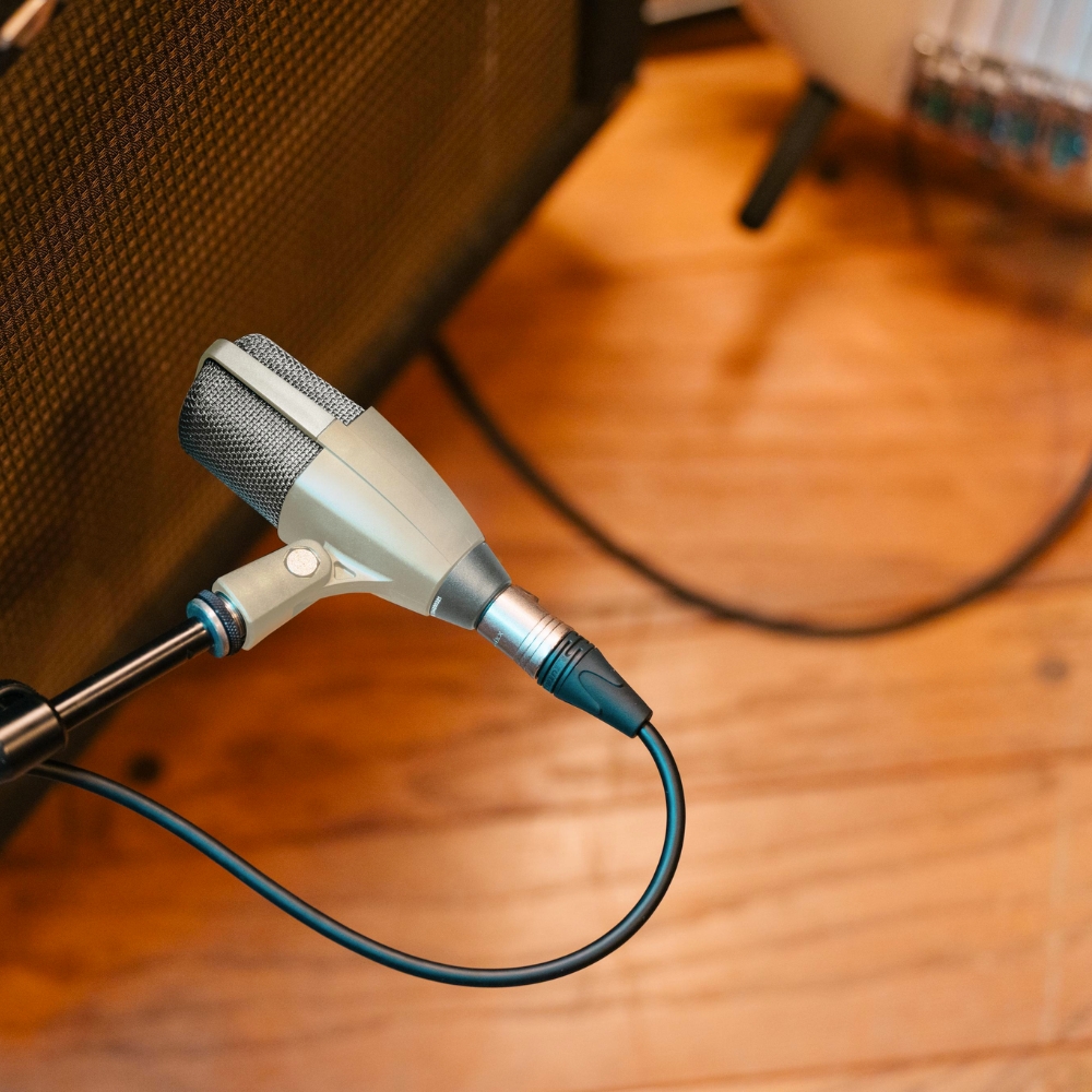 Sennheiser_MD_421_Kompakt_-_Multipurpose_Dynamic_Cardioid_Microphone_6