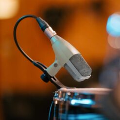 Sennheiser_MD_421_Kompakt_-_Multipurpose_Dynamic_Cardioid_Microphone_8