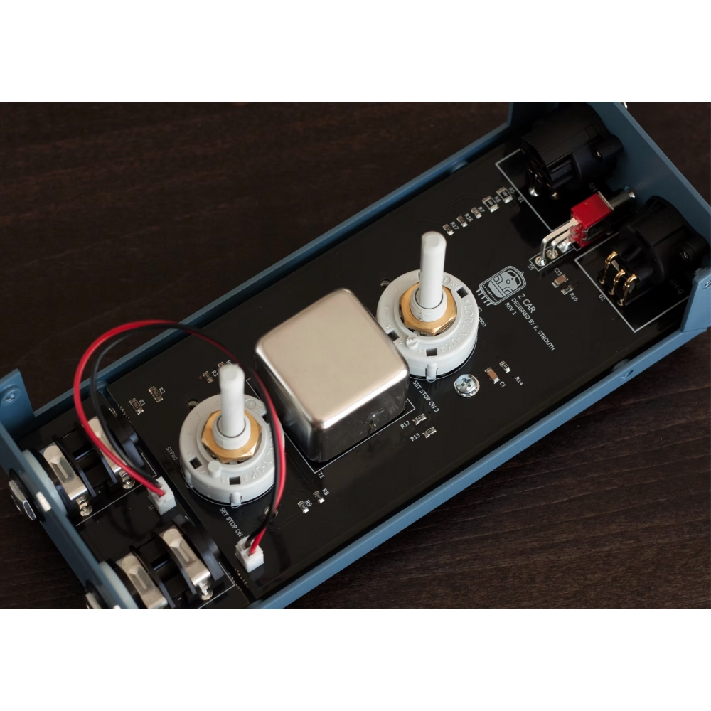 Locomotive_Audio_ZCAR_-_Passive_DI_Box_and_Amp-Up_8