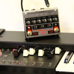 Crumar_Sorrento_-_Compact_Spinet_Organ_with_Dual_49-Key_Synth-Action_Manuals_3_Sound_Engines_and_Onboard_FX_plus_Crumar_Burn_Pedal_External_Rotary-Reverb_FX_Unit_-_8
