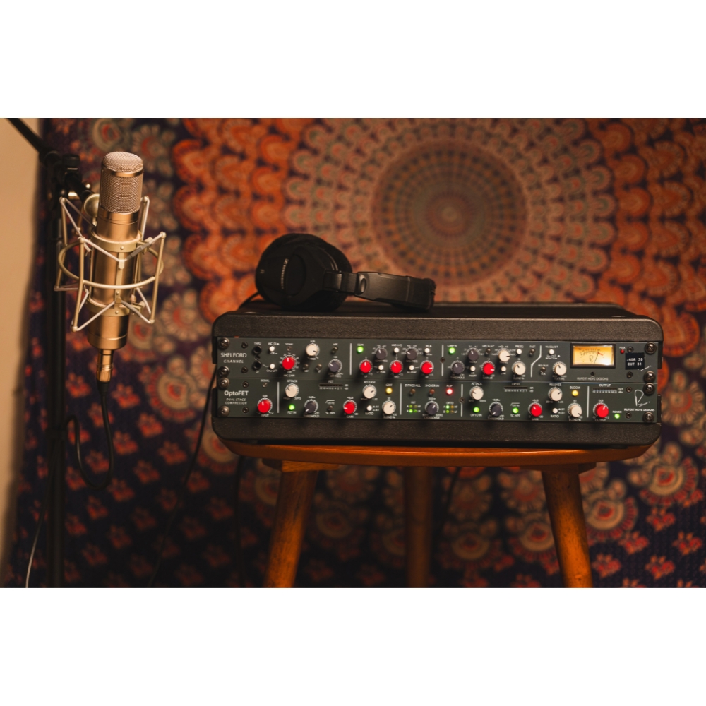 Rupert_Neve_Designs_OptoFET_-_Dual_Stage_Analog_Compressor_-_12_-_Lifestyle_5_-_Vocal_2