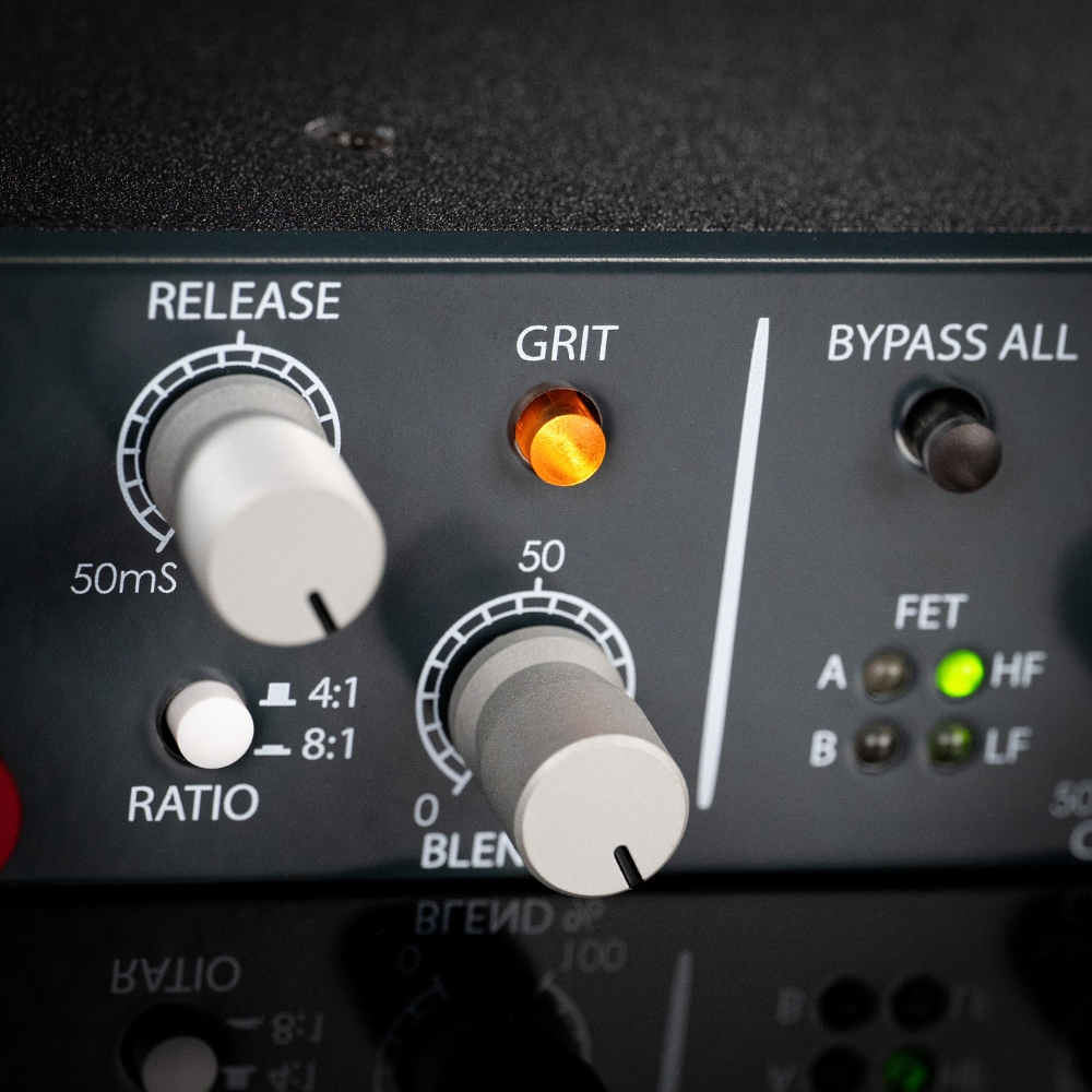 Rupert_Neve_Designs_OptoFET_-_Dual_Stage_Analog_Compressor_-_15_-_Lifestyle_8_-_Close-Up_1_-_GRIT