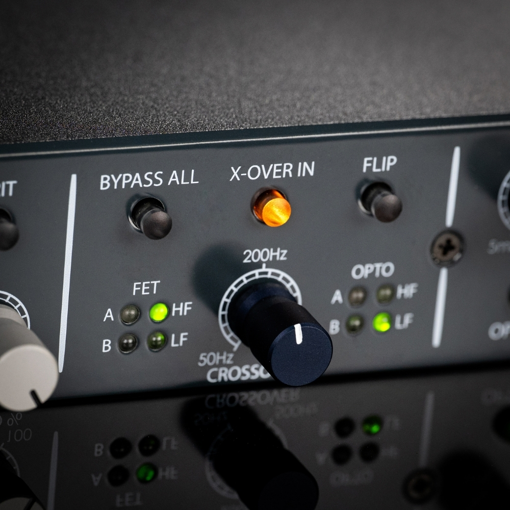 Rupert_Neve_Designs_OptoFET_-_Dual_Stage_Analog_Compressor_-_16_-_Lifestyle_9_-_Close-Up_2_-_X-OVER