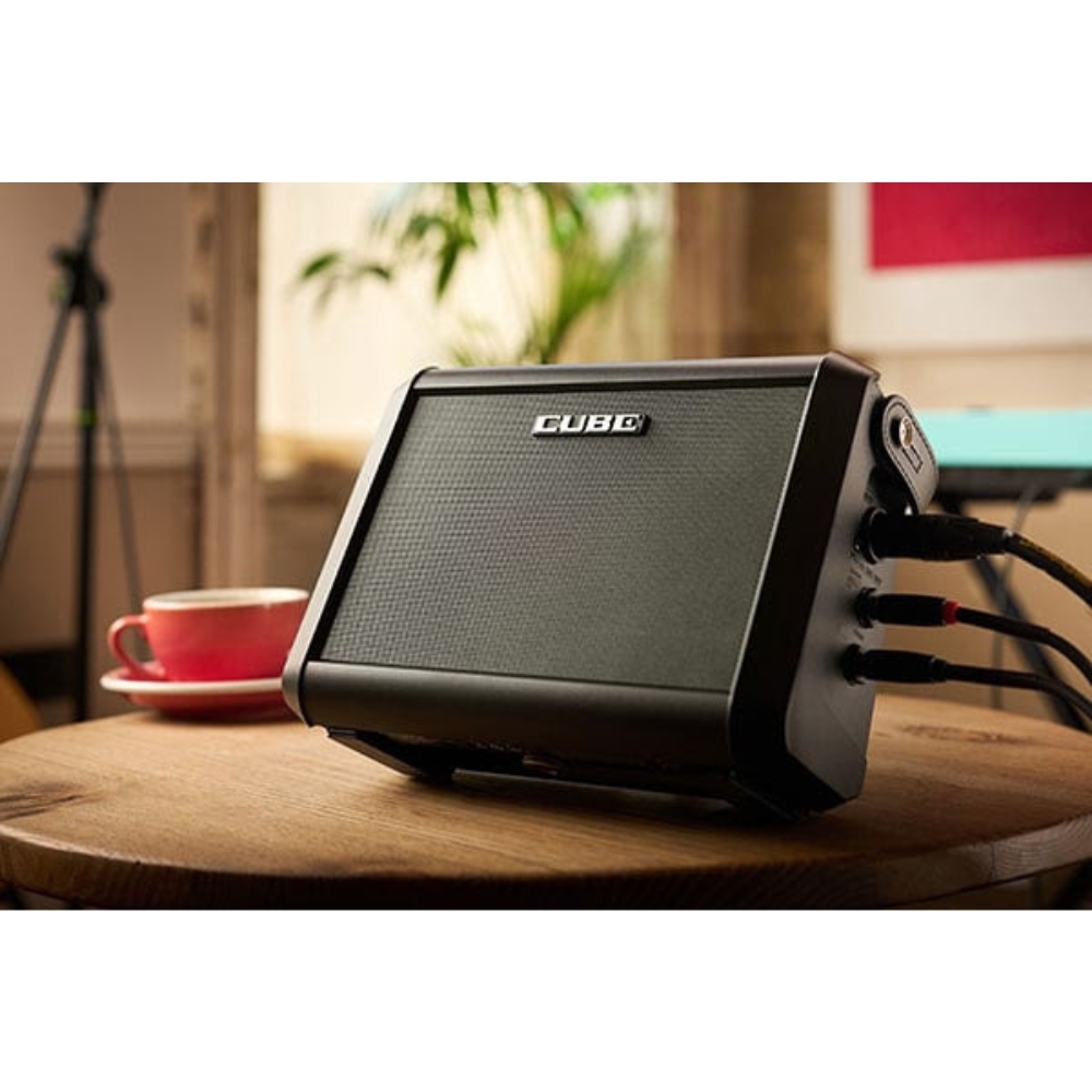 Roland_CUBE_Street_Mini_-_Compact_Battery-Powered_Amplifier_Portable_PA_-_2_Right_Angle_Lifestyle_Shot