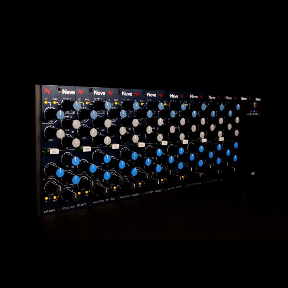 Neve_88R_LBEQ_–_High-Performance_500-Series_Genuine_88RS_Equaliser_-_4_Lifestyle_1