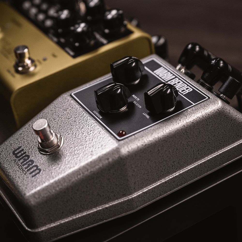 Warm_Audio_Warm_Bender_-_Selectable_3-Circuit_Tone_Bender-Style_Fuzz_Pedal_-_5_Lifestyle_2