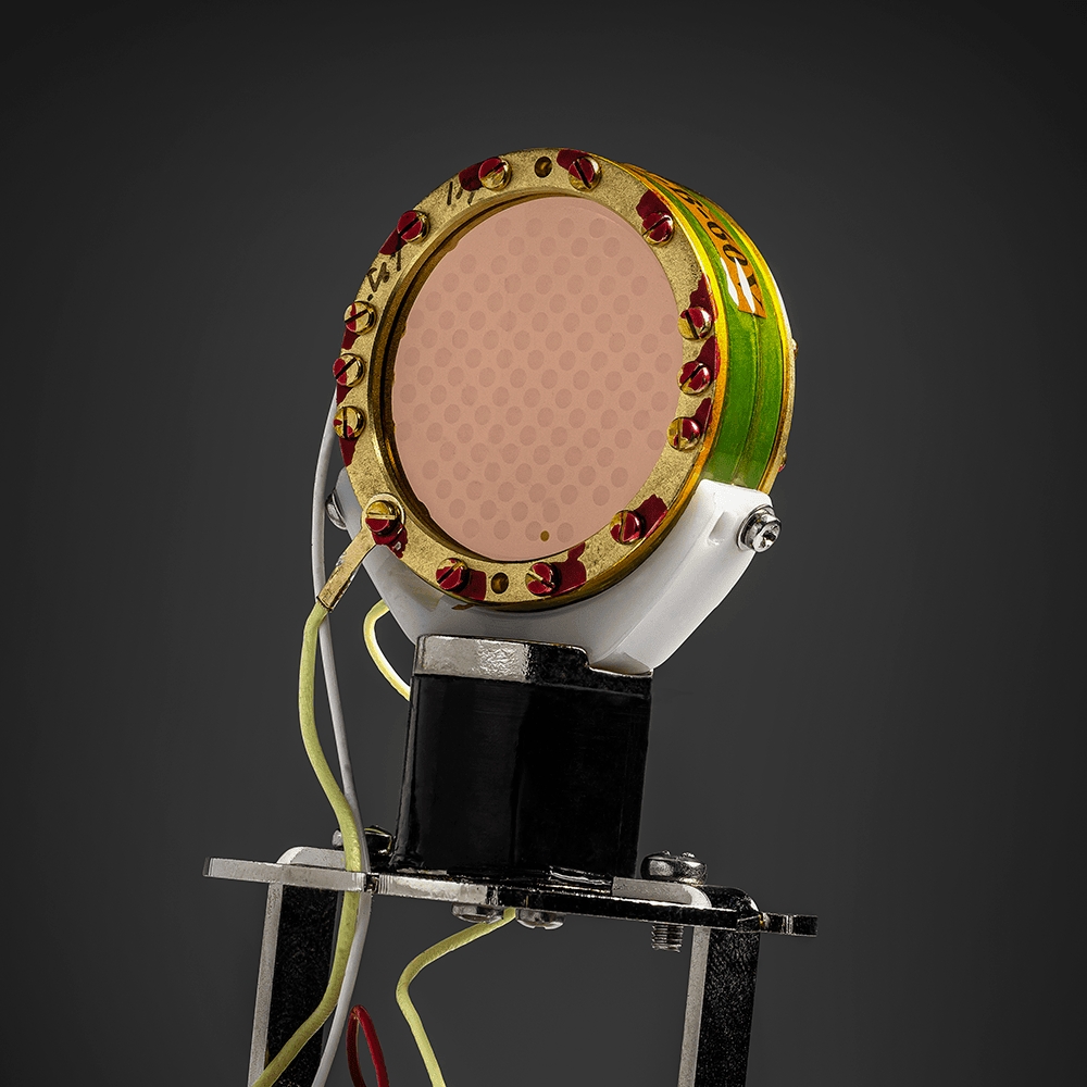 Warm_Audio_CX12_-_Large_Diaphragm_Condenser_Tube_Microphone_-_6_Inside_-_3_Capsule