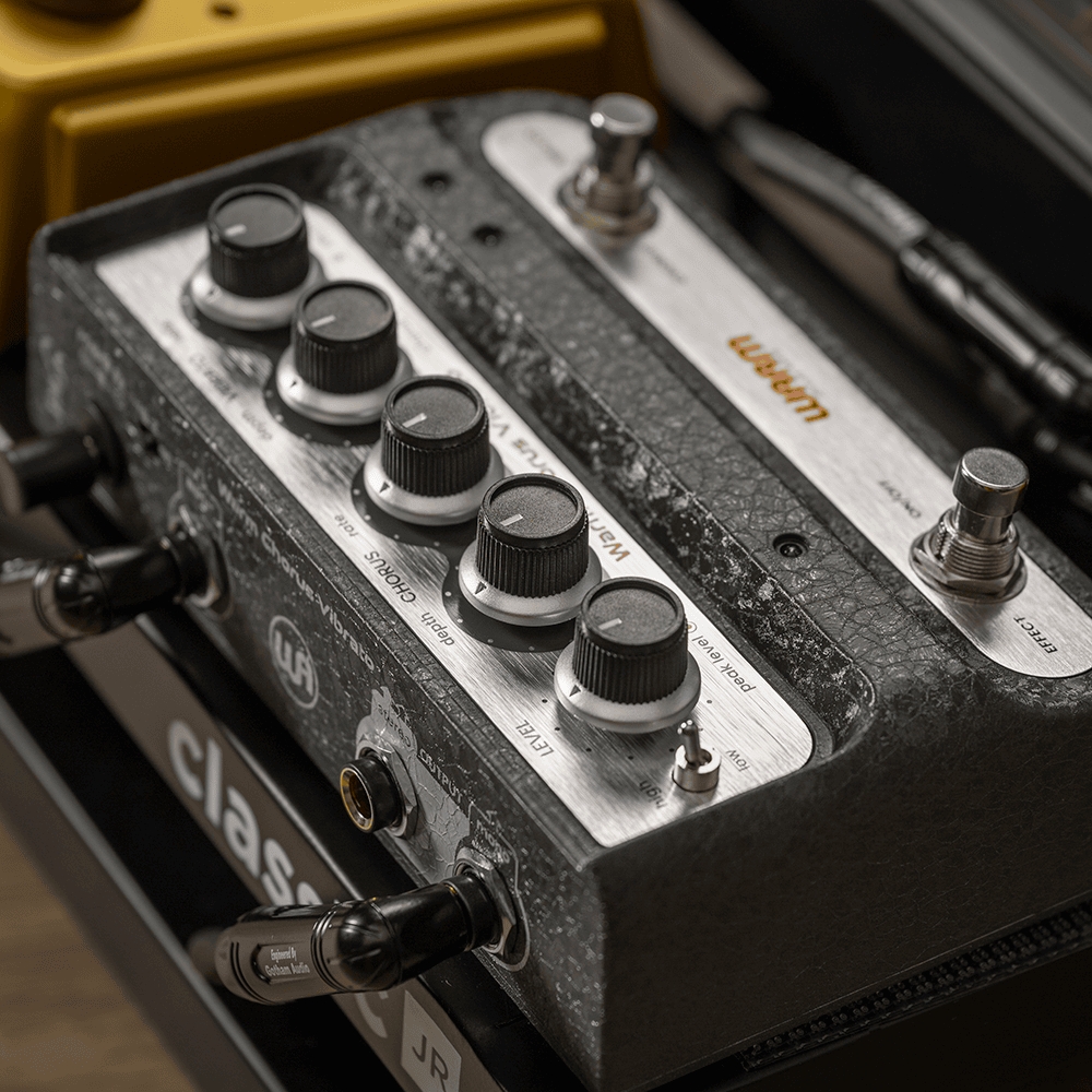 Warm_Audio_WA-C1_-_Stereo_Chorus_and_Vibrato_Pedal_with_Depth_Rate_Controls_-_5_Lifestyle_-_2