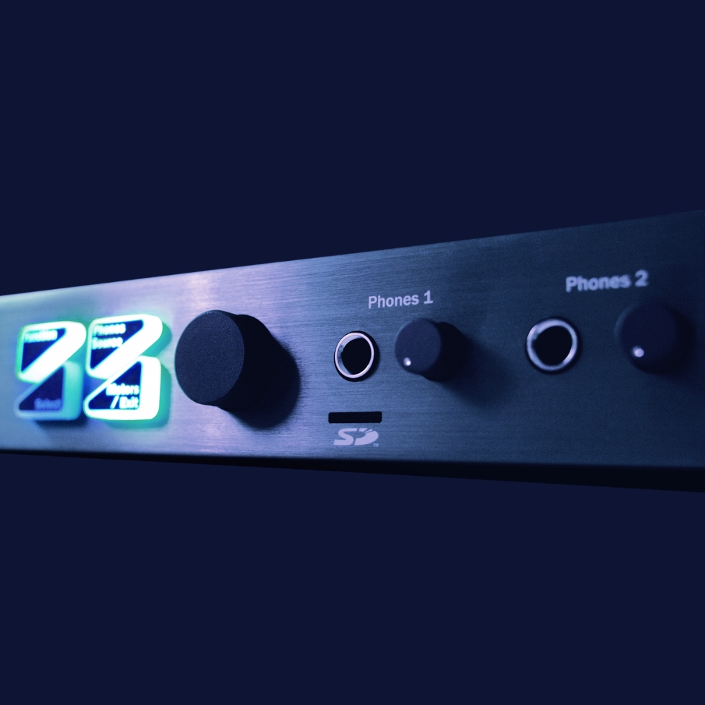 Lynx Aurora (n) 8 USB with Monitor I/O – 8x8 AD/DA Converter with USB, 4 Mic Preamps & 2x4 Monitor I/O - 7 (Lifestyle Front Right Side Closeup)