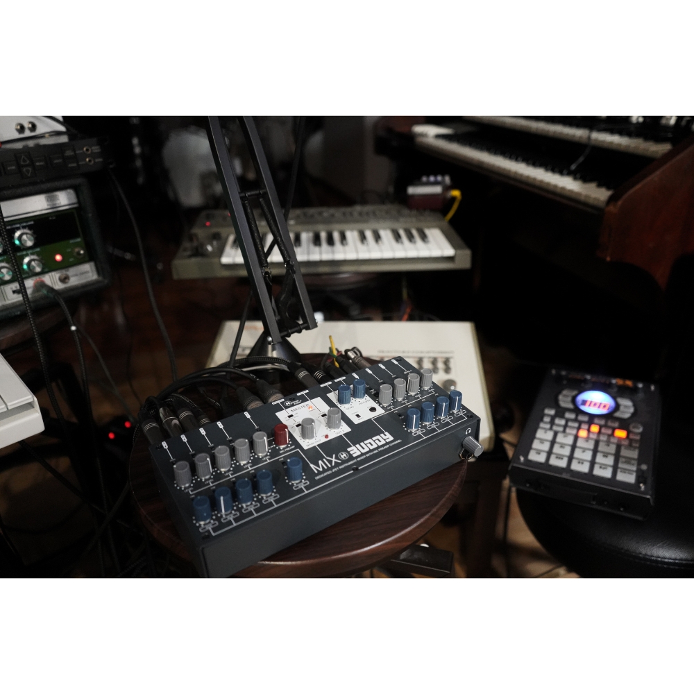 Heritage_Audio_MIX_BUDDY_-_Dedicated_JFET_Instrument_Mixer_with_Built-In_Mic_Preamp_Channel_-_13_Lifestyle_8