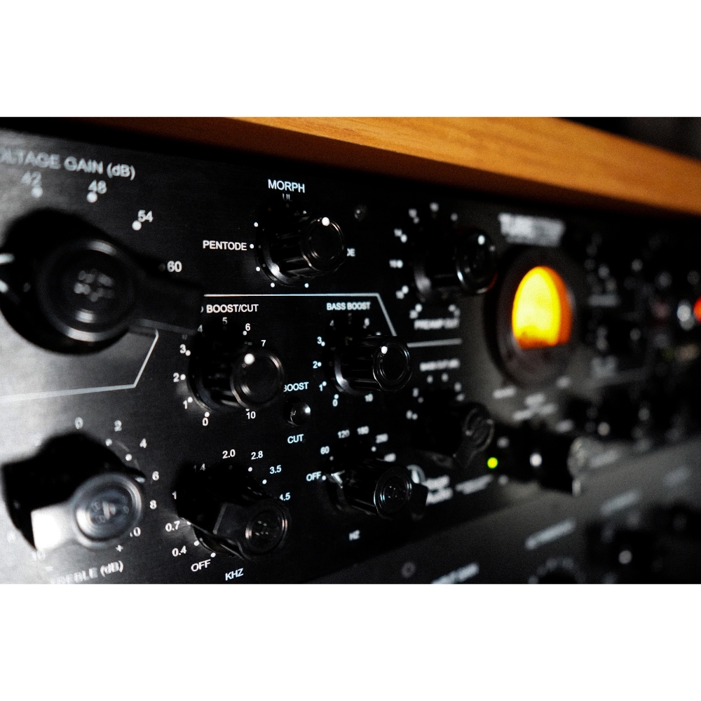 Heritage_Audio_TUBESTRIP_-_All_Tube_Ultimate_Channel_Strip_-_10_Lifestyle_6