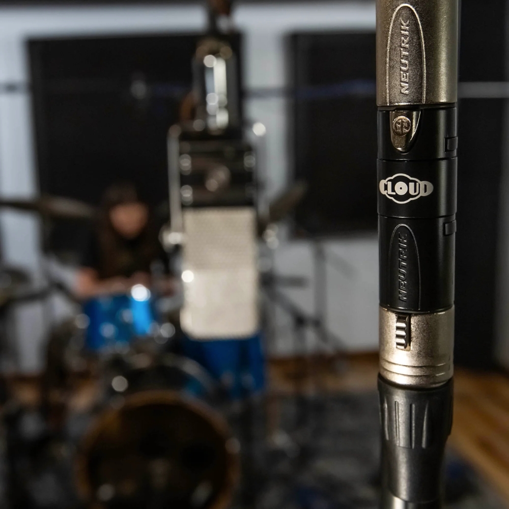 Cloud_Microphones_Cloudlifter_Mini_CL-25_-_Ultra-Compact_Mic_Activator_-_5_Lifestyle_1_In_The_Studio