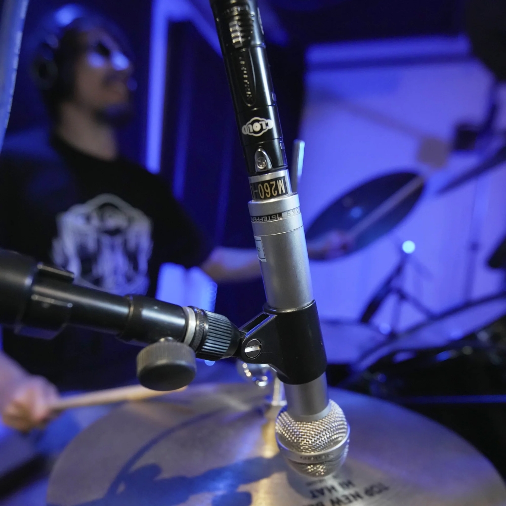 Cloud_Microphones_Cloudlifter_Mini_CL-25_-_Ultra-Compact_Mic_Activator_-_8_Lifestyle_4_Drummer