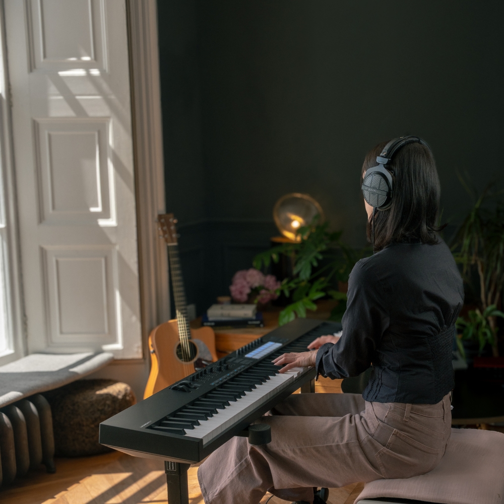 Novation_LaunchKey_88_Mk4_-_Lifestyle_2