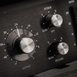 Warm_Audio_WA76-D_-_Single-Channel_Clean_Gain_Discrete_FET_Compressor_-_6_Lifestyle_3_Knobs_Close-Up