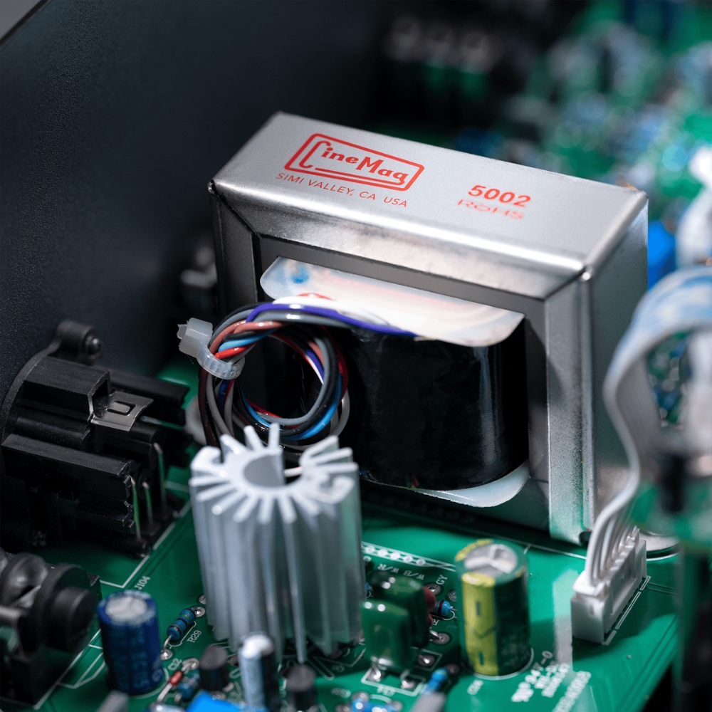 Warm_Audio_WA76-D_-_Single-Channel_Clean_Gain_Discrete_FET_Compressor_-_9_Internals_2_Transformer_Close-Up