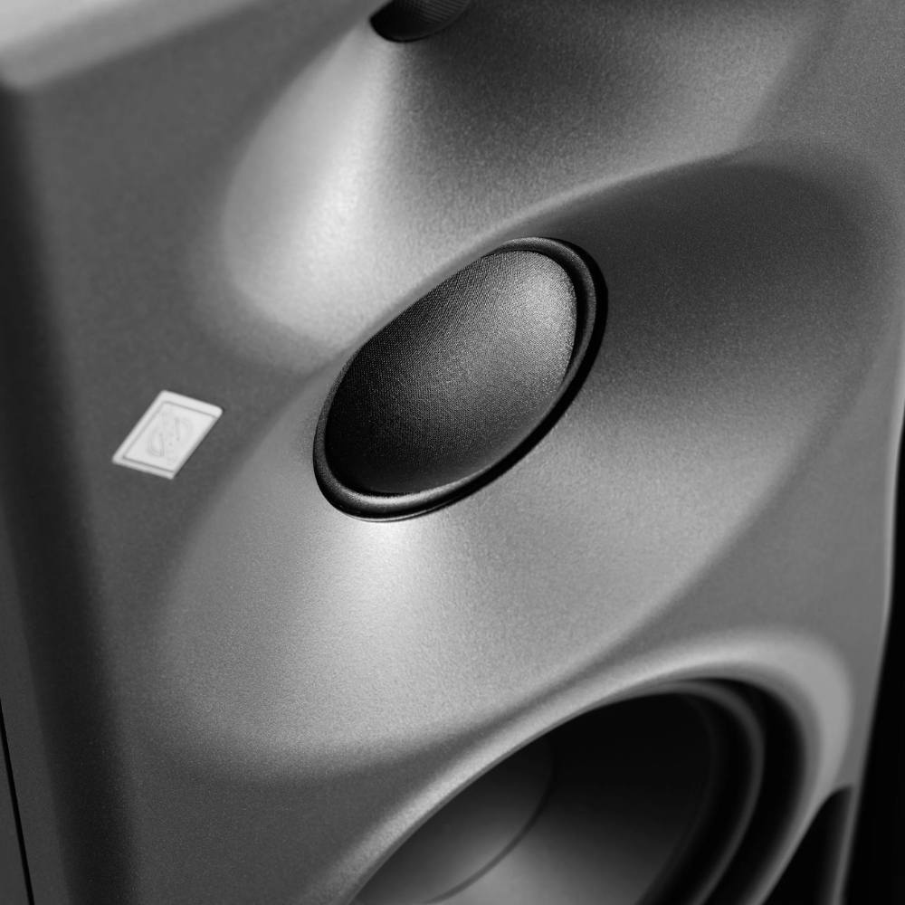 Neumann_KH_350_-_Three-Way_DSP-Powered_Midfield_Monitor_SINGLE_-_5_Front_Top_Close-Up