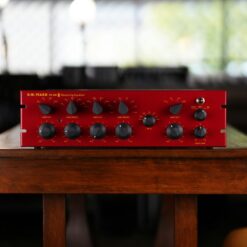 DW_Fearn_VT-5M_-_Stereo_Mastering_EQ_-_2_Front_Lifestyle