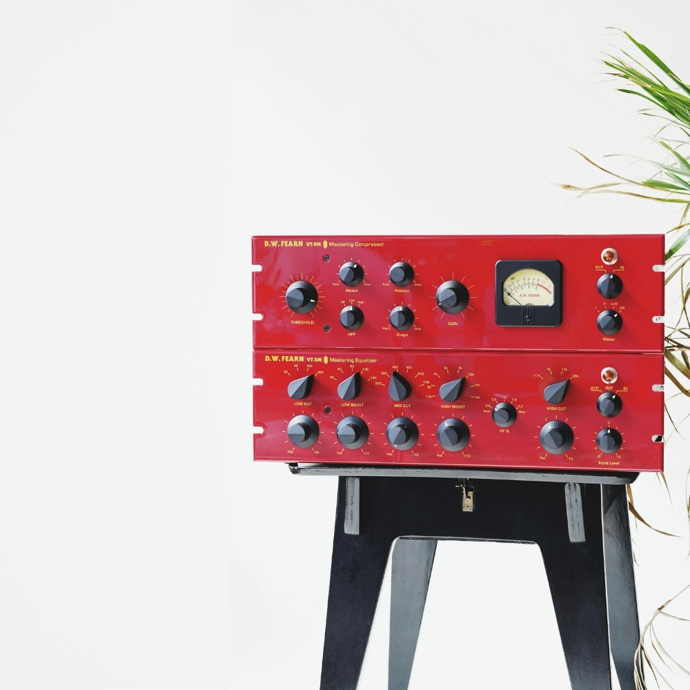 DW_Fearn_M-Series_-_VT-5M_Stereo_Mastering_EQ_and_VT-9M Stereo_Mastering_Compressor